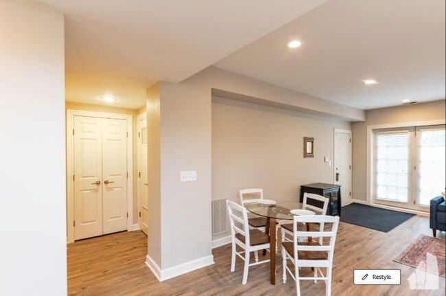 Building Photo - 2 bedroom in Chicago IL 60657