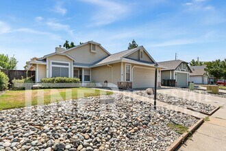 Building Photo - 1218 Chablis Cir