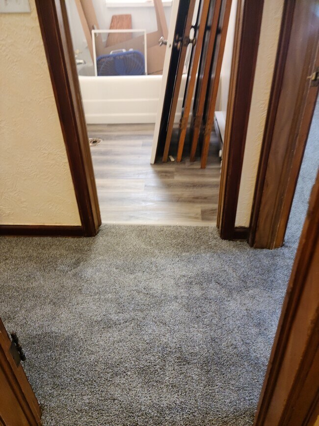 baño - 945 E Lander St