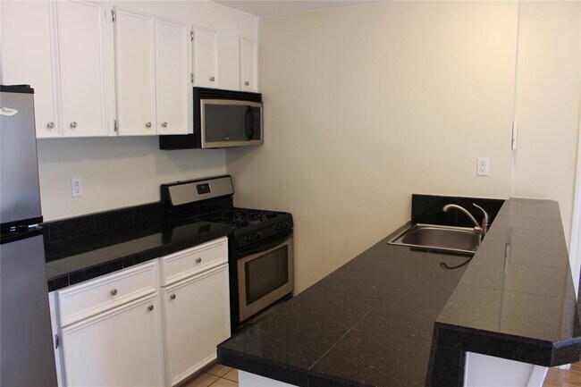 Foto del edificio - 304 E 33rd St