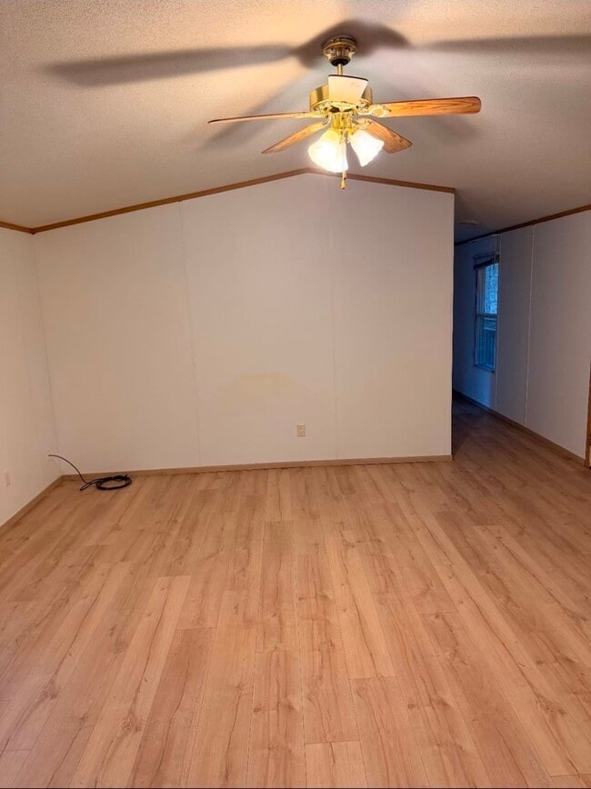 Building Photo - 642 Hidden Oaks Dr