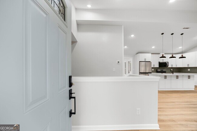 Foto del edificio - 335 Harris Rd