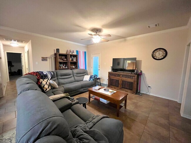 Foto del edificio - AUGUST 2026 PRE-LEASE Beautiful 4 Bedroom 3 Bathroom Home in Dove Crossing