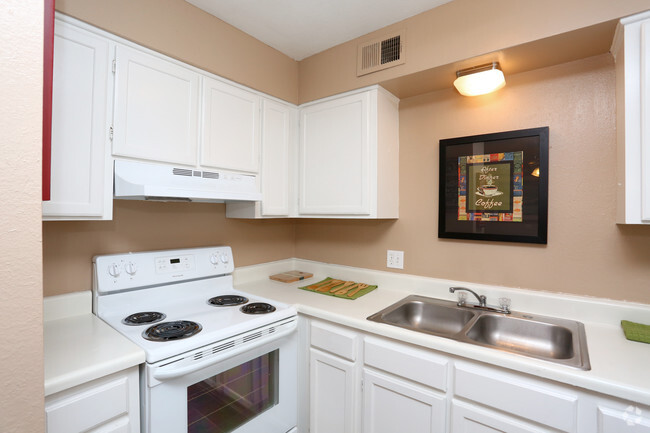 2BR, 2BA - 948SF - Kitchen - Remington Apartments