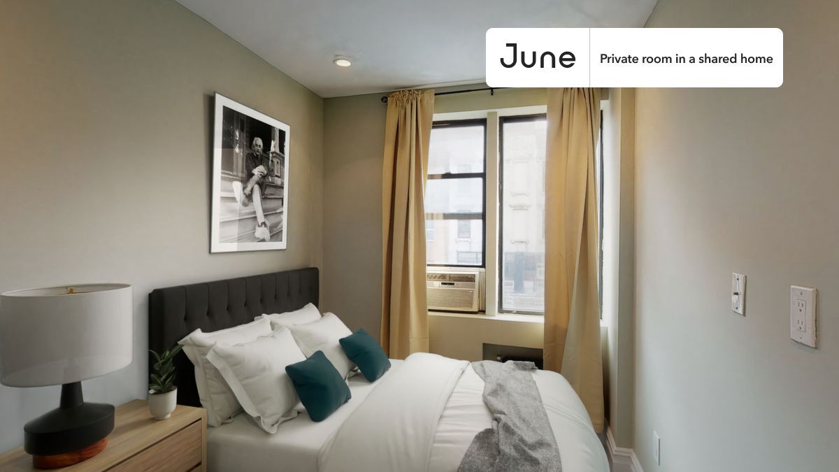 Foto principal - Private bedroom in 3 bed/2 bath Home