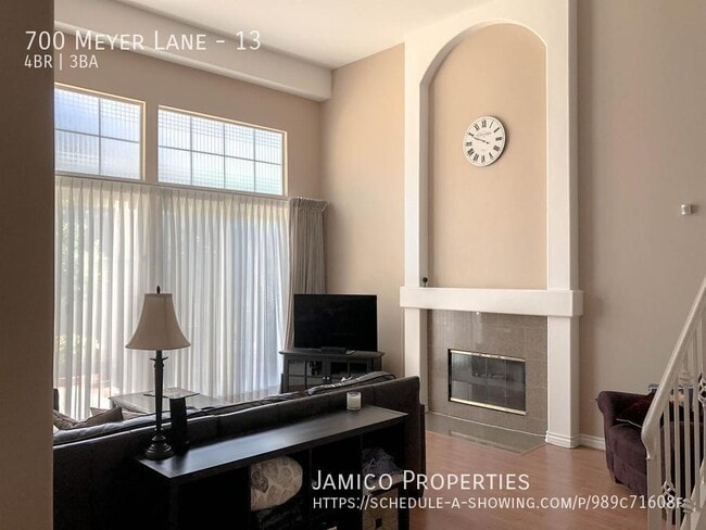 Foto del edificio - 700 Meyer Ln