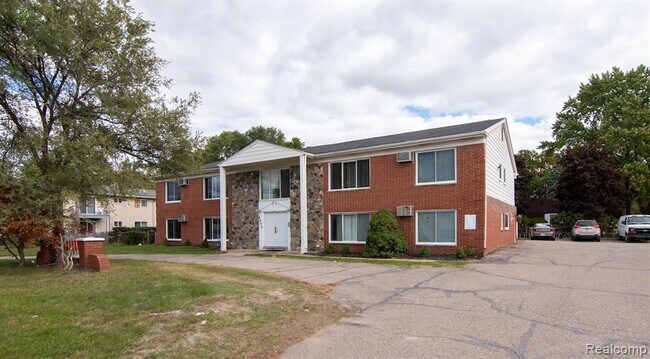 Building Photo - 6930 Yale Street Unit 8