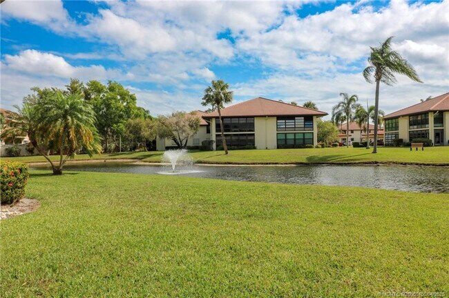 Foto del edificio - 301 SW South River Dr