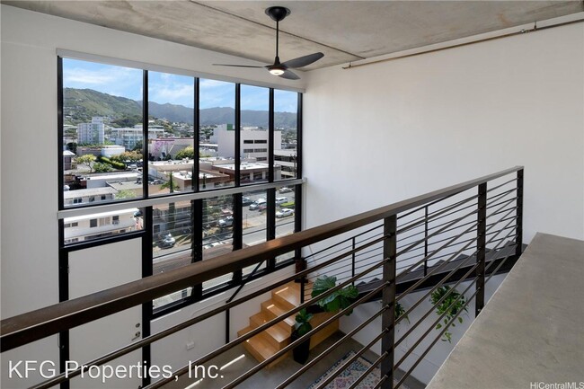 Building Photo - 3 br, 2 bath House - 917 Hauoli St #601