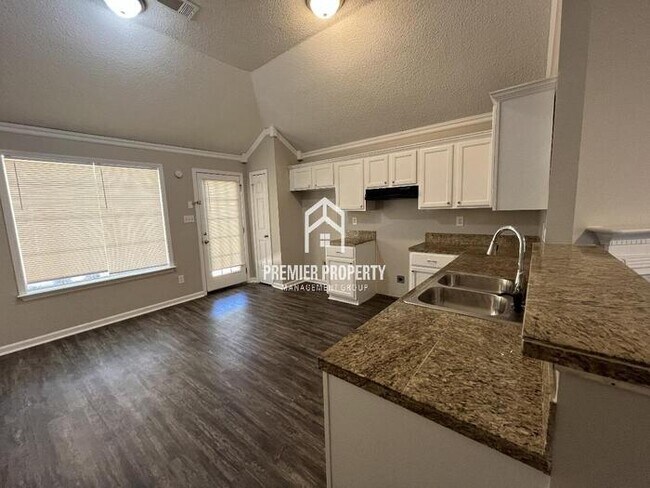Building Photo - 9970 Woodland Bend Cove