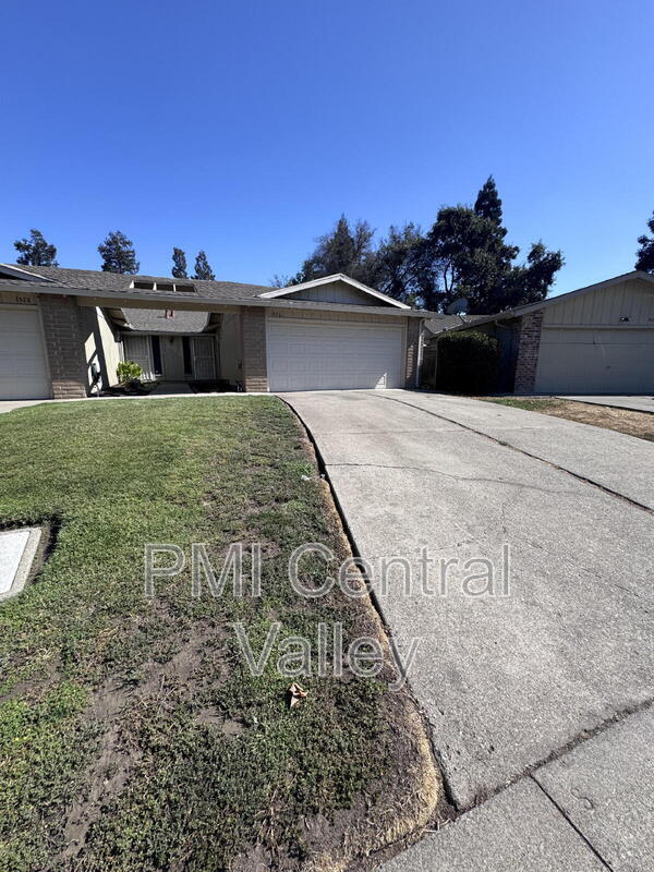 Building Photo - 1526 Silver Creek Cir