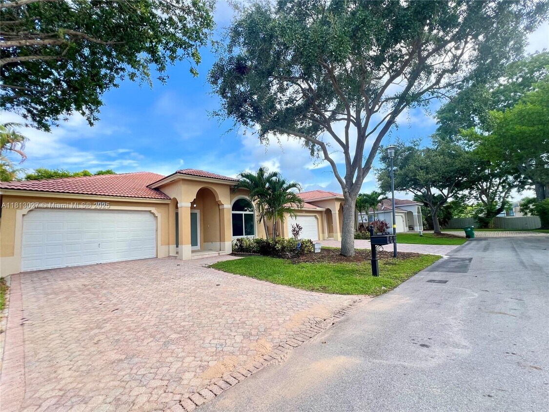 Primary Photo - 16020 SW 91st Ct
