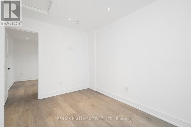 Photo du bâtiment - 709 Willard Ave