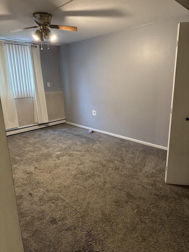 Foto del edificio - 125 Twin Oaks Dr