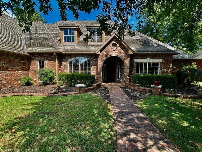 Building Photo - 1801 Oak Forest Dr