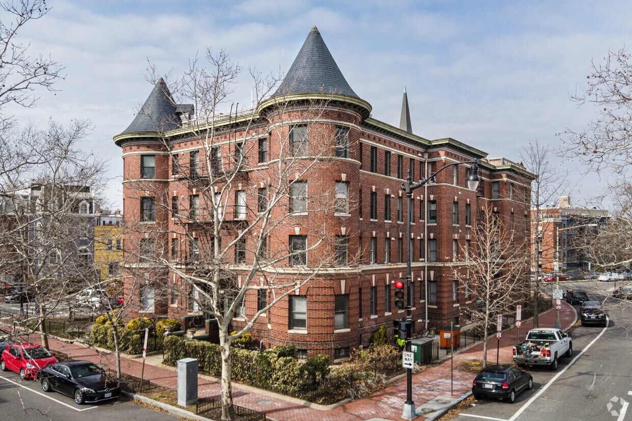 Primary Photo - The Leumass Apartments