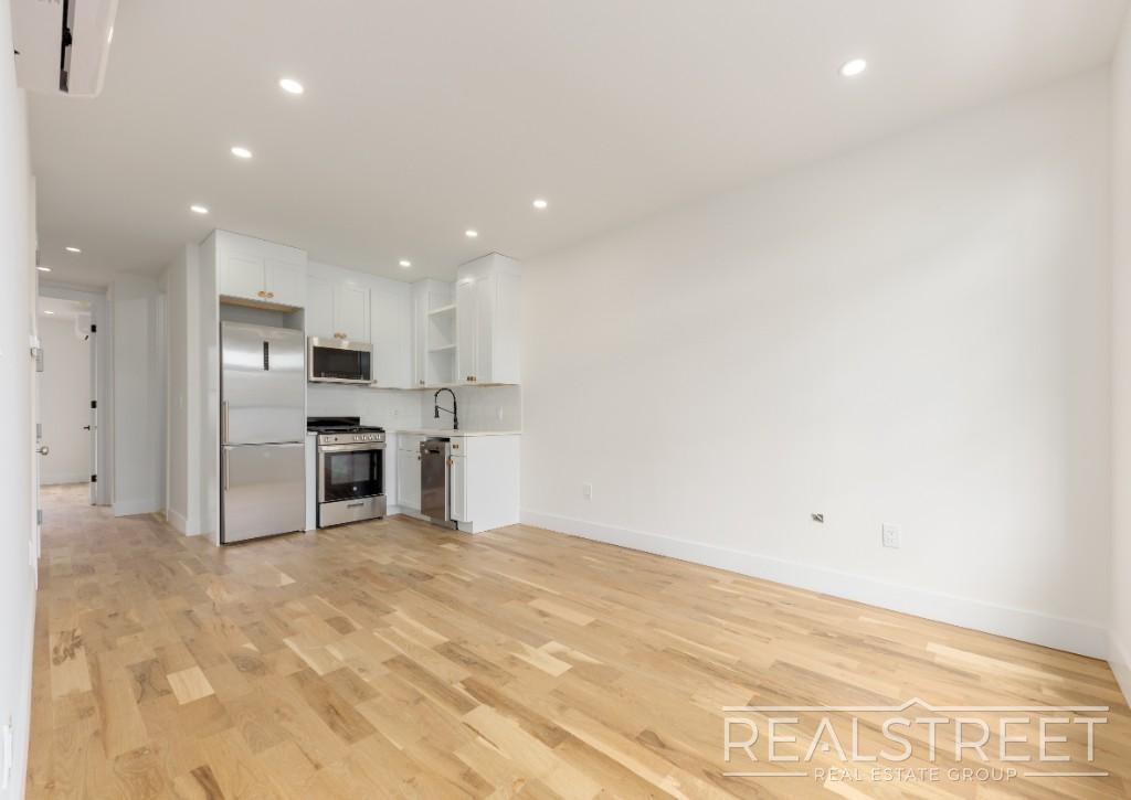 Foto principal - new 3 bed 2 Bath Duplex in Ocean Hill!