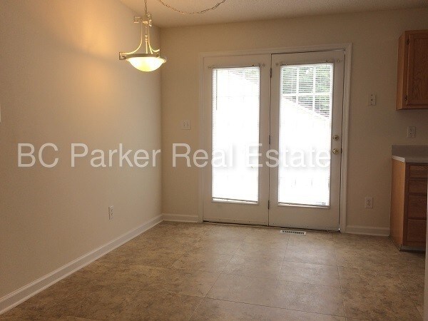 Building Photo - 3 Bedroom 2 Bath House
