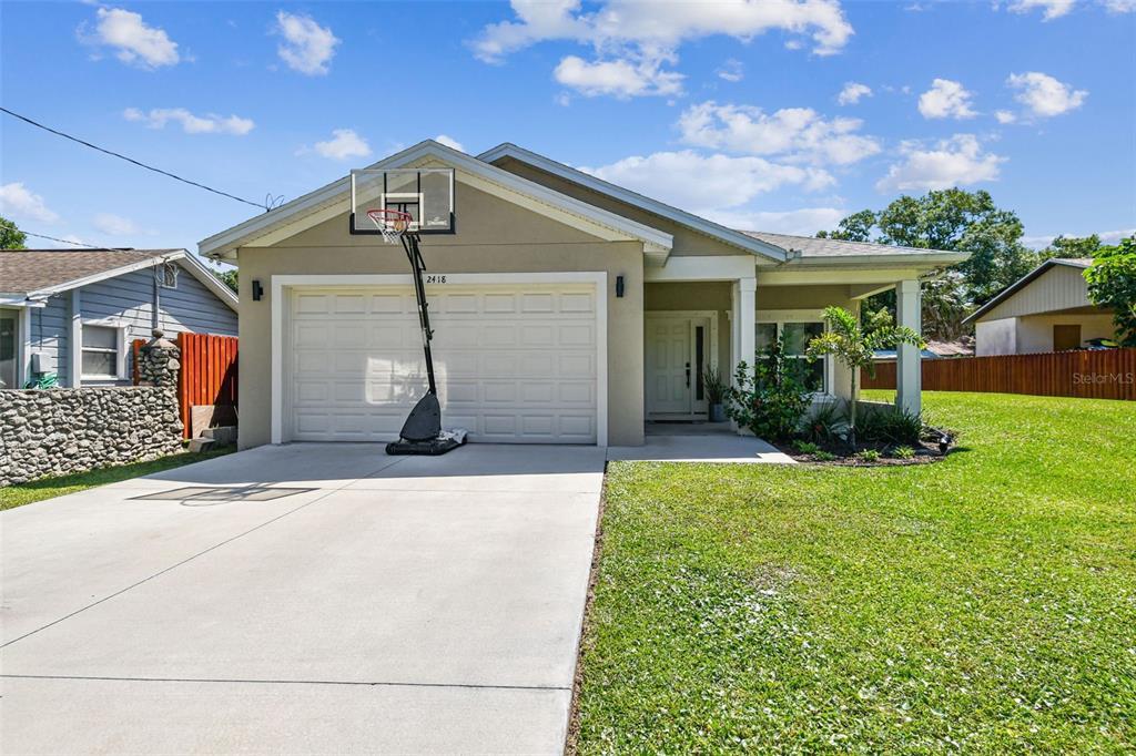 Foto principal - 2418 S 66th St