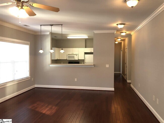 Building Photo - 15 Oakhurst Ave