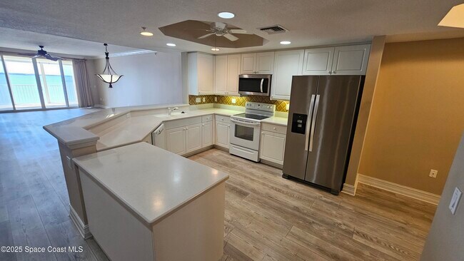 Building Photo - 480 Sail Ln