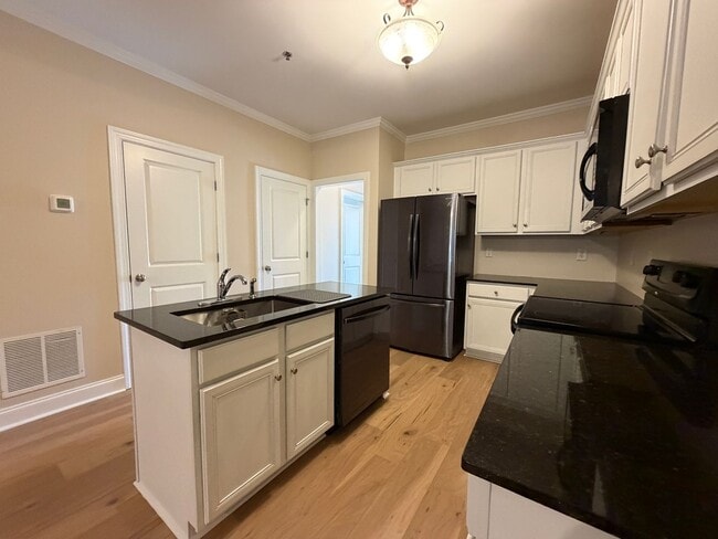 Lovely 3 Bedroom 3 Bath Townhouse on the east side of Athens, GA - Lovely 3 Bedroom 3 Bath Townhouse on the east side of Athens, GA