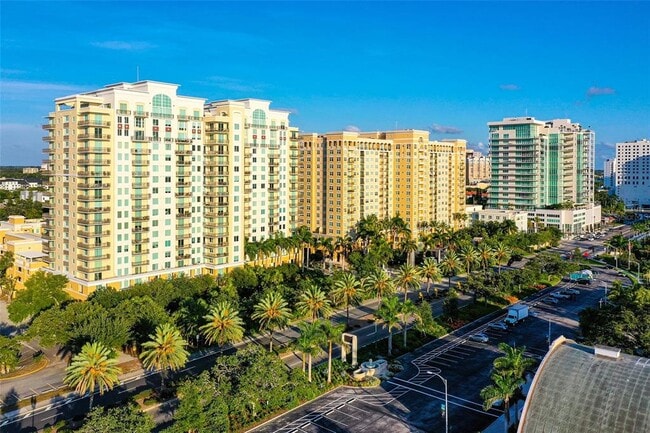 Foto del edificio - 800 N Tamiami Trl