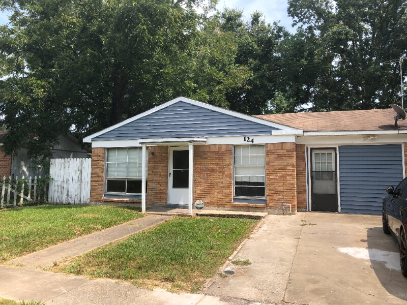 Foto principal - 124 Town Homes Dr