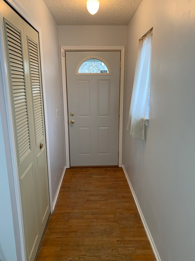 Entry - 1474 E Buder Ave