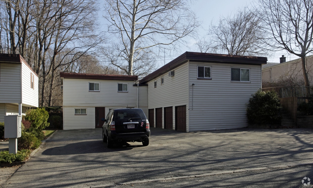 19 Gilbert Ave, Smithtown, NY 11787 Apartments in Smithtown, NY