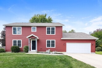 Building Photo - 11 Meadow Way SW