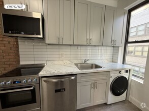 Building Photo - 321 E 93rd St