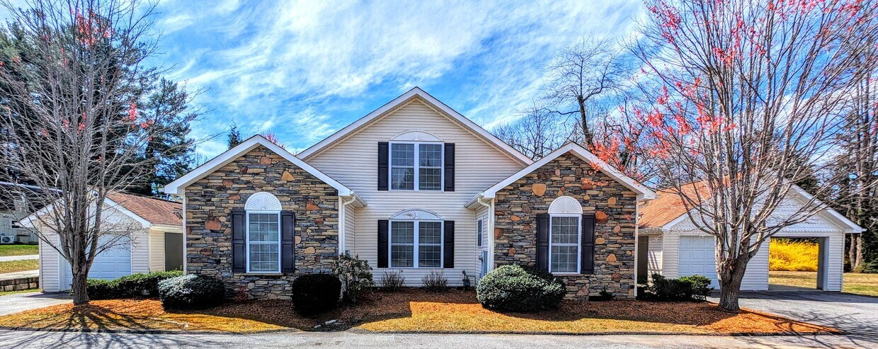 Primary Photo - Turnabout Lane Duplex