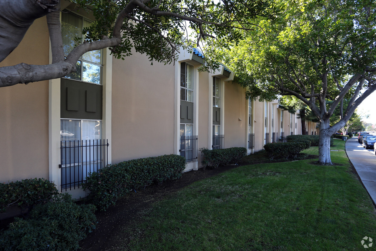 Primary Photo - Balboa Fountains Apartments