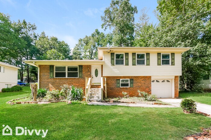 Primary Photo - 1028 Pinecrest Drive