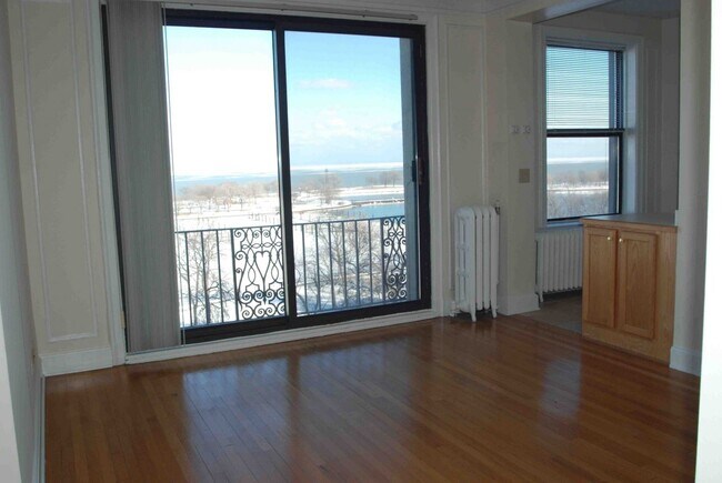 Foto del edificio - 3330 N Lake Shore Dr