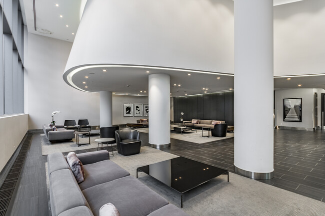 Building Photo - 1815 Yonge St