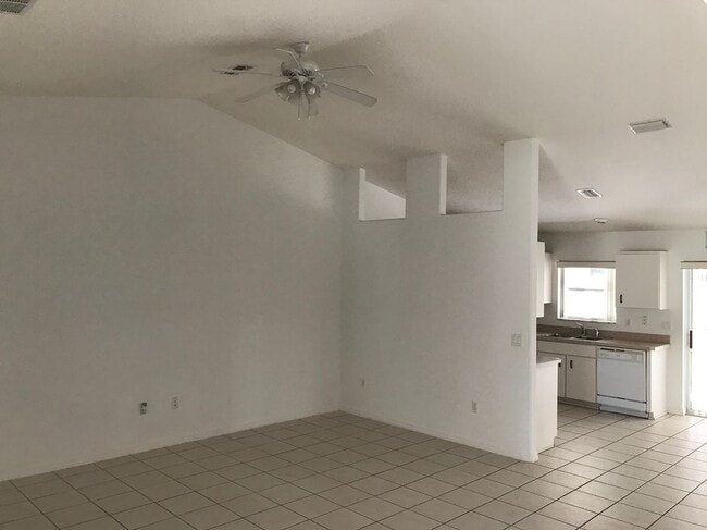 Building Photo - 9 Rainbow Ln