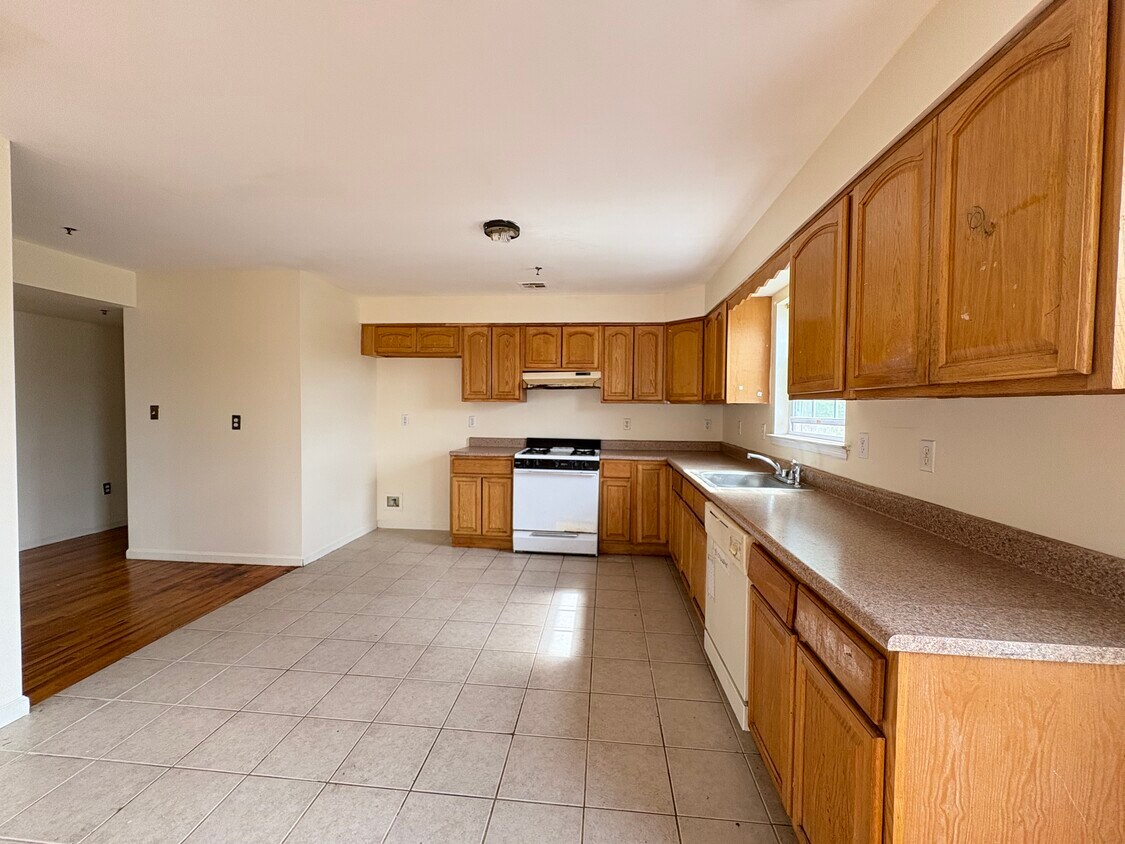 324 Clinton Ave 2 - 324-326 Clinton Ave