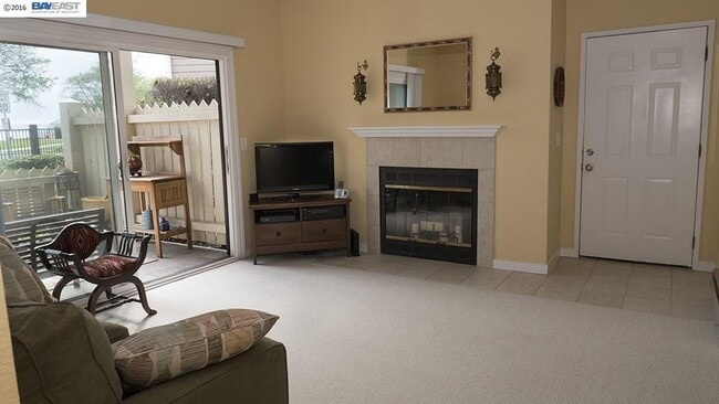 Building Photo - 205 Lakeshore Ct.
