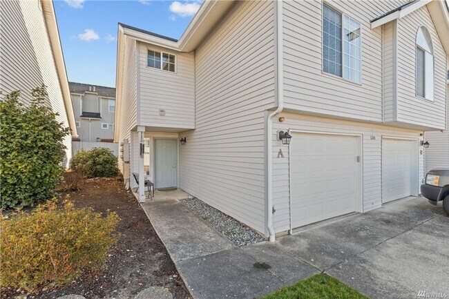 Foto del edificio - Lovely 2 bedroom 2 bathroom Townhome