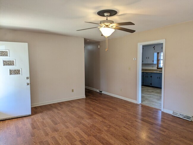 Building Photo - New listing in Mooresville!
