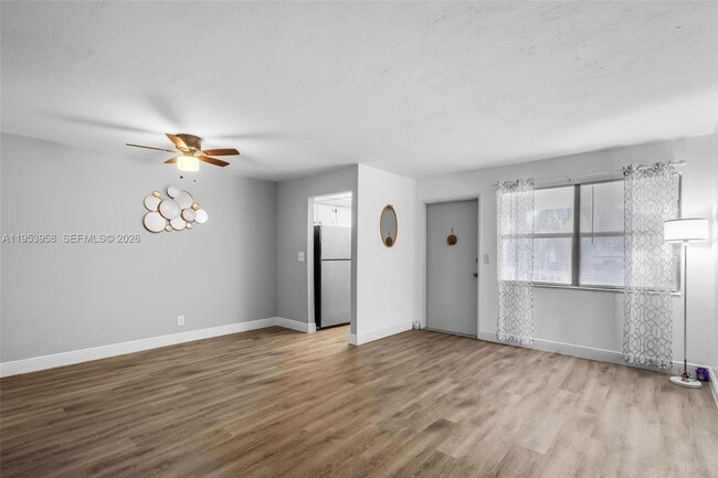 Foto del edificio - 300 Layne Blvd