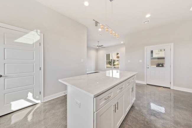 Building Photo - 111 Firethorn Dr