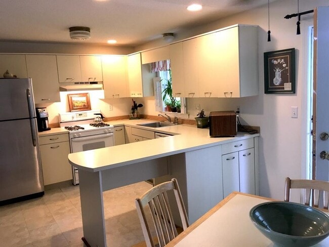 Foto del edificio - 32 Birchwood Dr