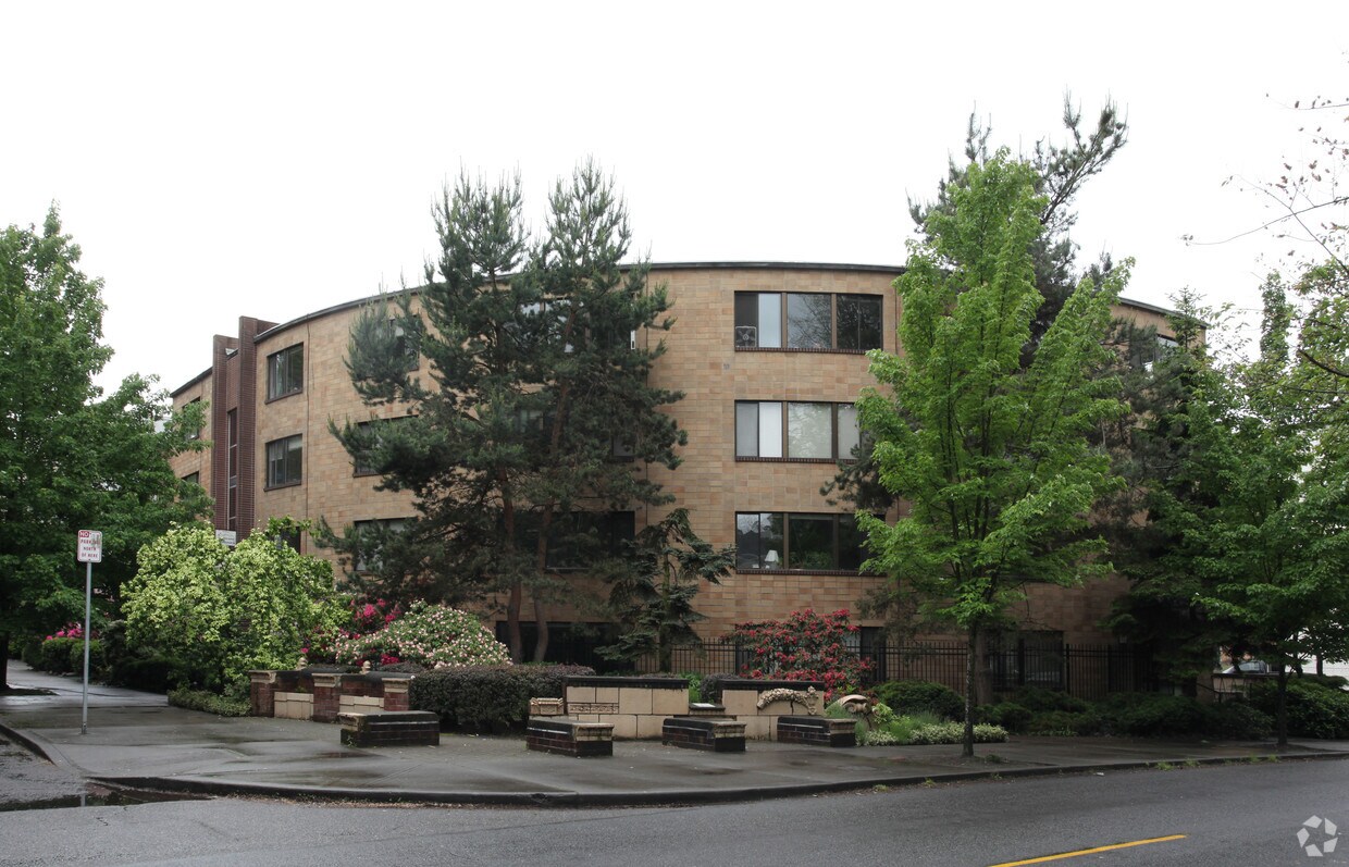 Primary Photo - Cirque Apartments