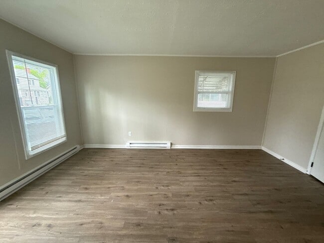Building Photo - Freshly Renovated 3-Bedroom Home – Quality...