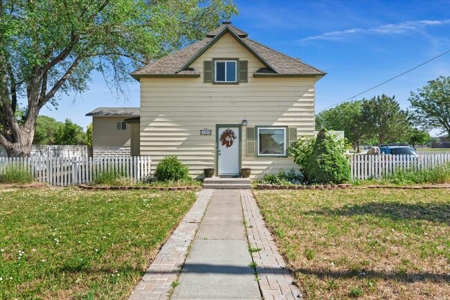 Building Photo - 1390 E 6th S