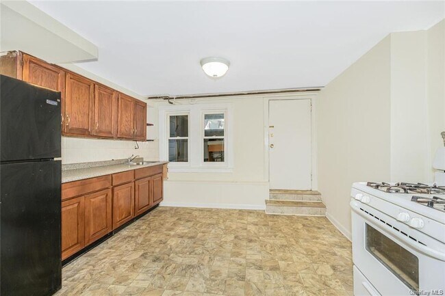 Building Photo - 251 1st St