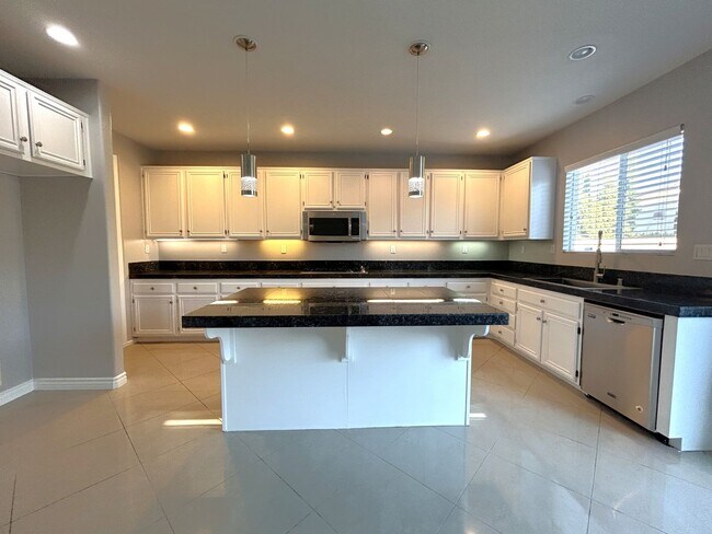 Foto del edificio - Silver Loop Jurupa Valley, 91752  (5 bed, ...
